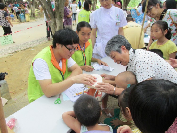 義工服務: 義工培訓後的實踐活動，到有需要社區提供流動服務，提供閱讀文化，以鼓勵投身社會公益，為社區建設盡一分力。